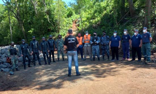 Reconocimiento al trabajo de la Policía y Bomberos en la búsqueda del niño ahogado en el Pindaytí