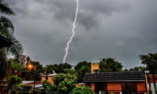 Por lluvias y tormentas rige alerta amarilla para este jueves
