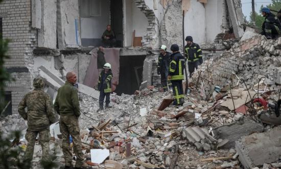Guerra Ucrania-Rusia: aumentó el número de muertos en ataque con cohetes rusos a bloque de viviendas en Donetsk