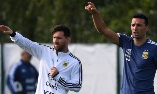 Lionel Scaloni aseguró que Messi está bien y de seguir así jugará ante Uruguay