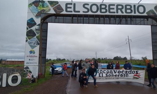 Docentes de El Soberbio cortan el acceso por R-13
