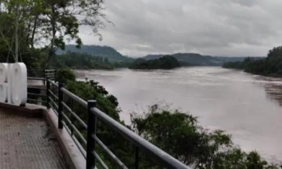 El paso fronterizo de El Soberbio, cerrado por la crecida del río Uruguay