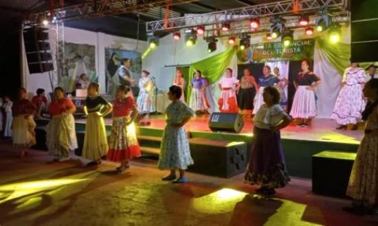Jardín América: con una gran concurrencia comenzó la 35° Fiesta del Turista en el Salto Tabay