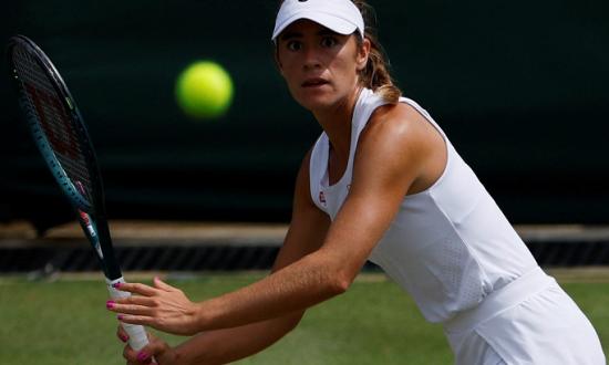Se terminó el sueño de Solana Sierra en Wimbledon: la alemana Siegemund aprovechó sus errores bajo la lluvia y la eliminó en octavos