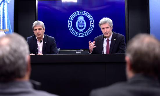 Tras la inflación de diciembre y la baja del ritmo del dólar, el Gobierno ahora apunta a la tasa de interés
