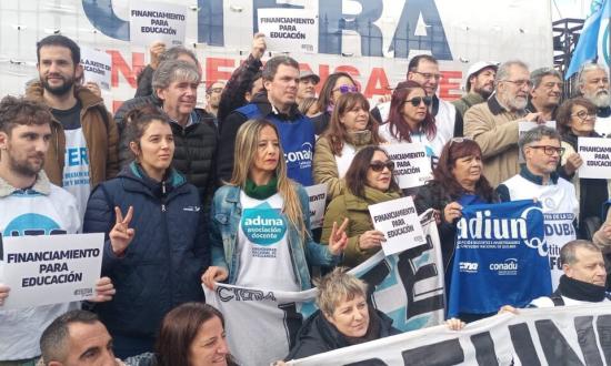 Universitarios: Un fuerte reclamo por salarios dignos