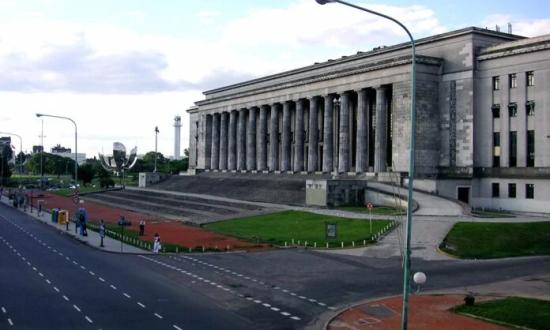 El arancelamiento universitario para extranjeros podría abarcar a casi 80.000 estudiantes