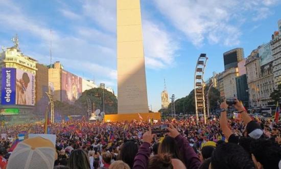 Venezolanos se concentraron en el Obelisco para protestar contra los resultados electorales de su país