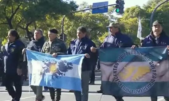 La emoción de los veteranos de Malvinas y el espectáculo de los aviones militares...