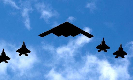 “Martillo de Medianoche”: cómo fue el mayor bombardeo de aviones B-2 con el que Estados Unidos atacó blancos nucleares en Irán
