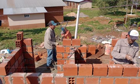 Obras Públicas construye sanitarios en la Aldea Jejy