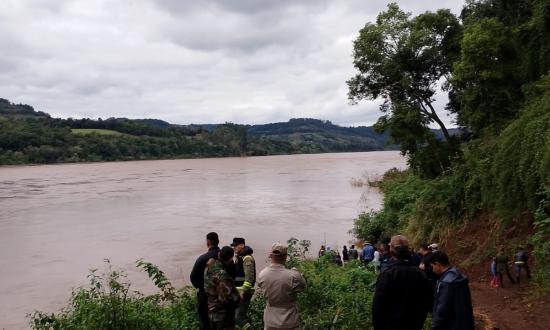 Continúa la búsqueda del joven que cayó al rio