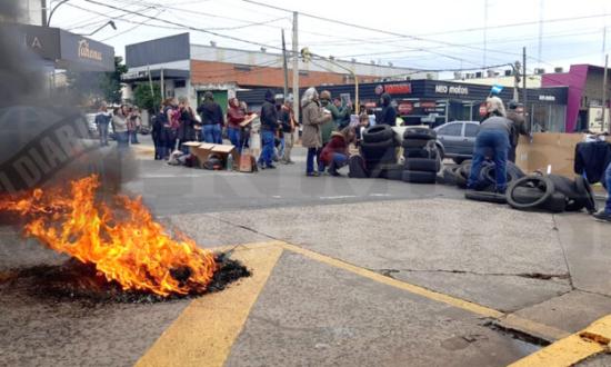 Posadas: un grupo de docentes se apostó sobre avenida Uruguay...