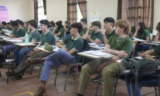 Jóvenes relatan su paso de la secundaria a la universidad y la importancia de los docentes que dejan huella