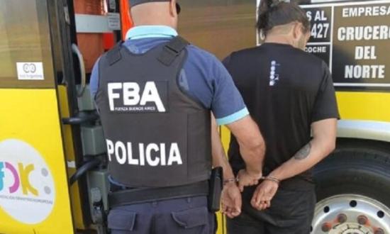 Un italiano violó a una turista y escapaba en un micro misionero