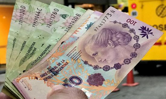 Trabajadores estatales cobrarán un bono de fin de año de 25.000 pesos, según los gremios