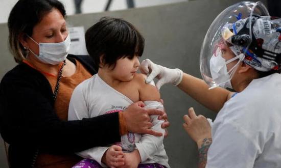 A un año de la vacunación en Argentina: cómo llegar a más de 5,2 millones de personas que aún no se aplicaron las dosis